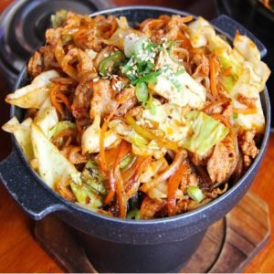 18B. Stegte nudler m. oksekød og grøntsager